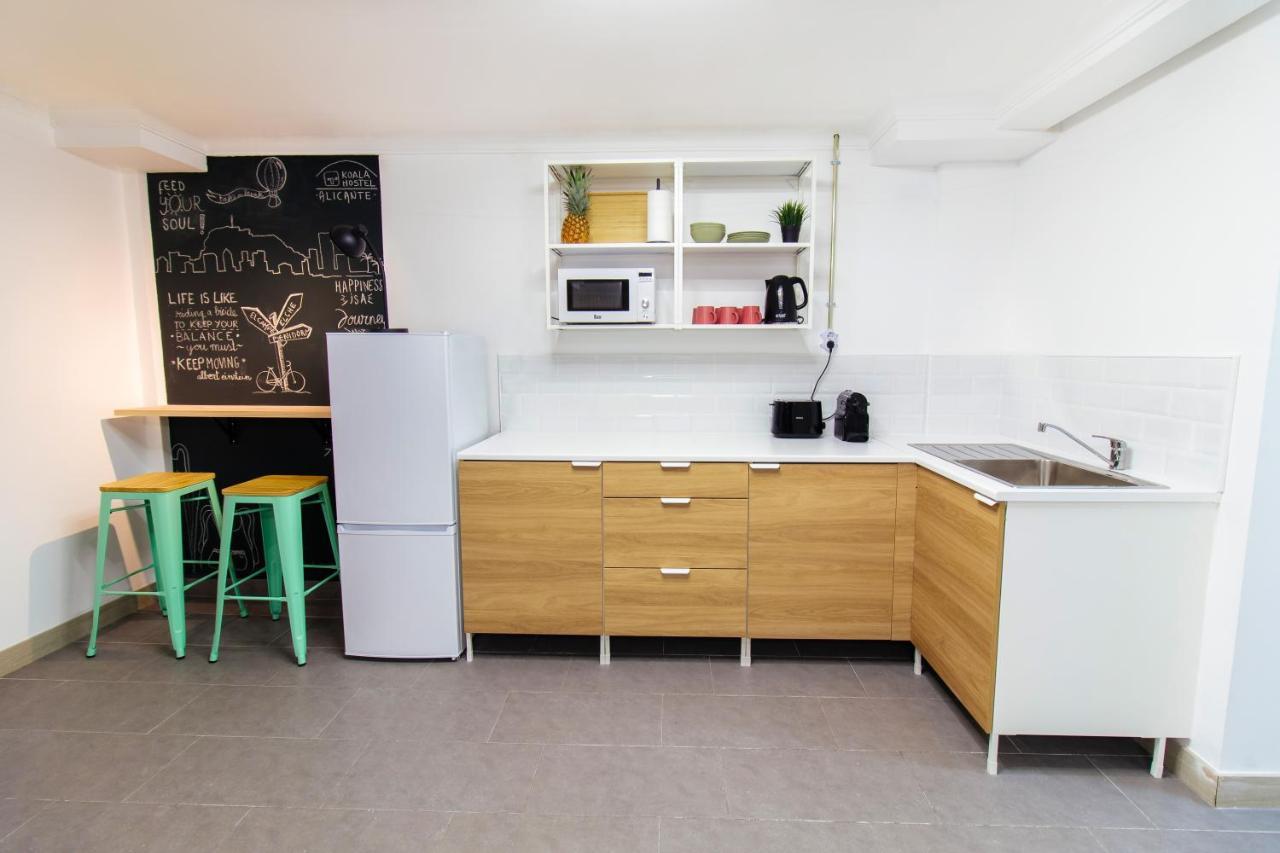 Koala Hostel อาลิกันเต ภายนอก รูปภาพ